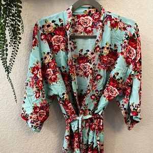 🌟 5 for $20 Gorgeous Floral Robe